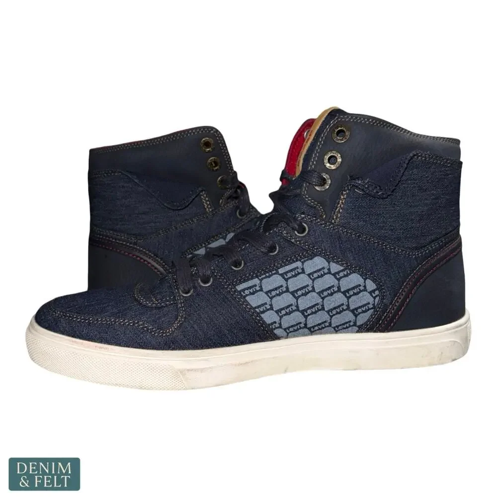 Levis standout pair